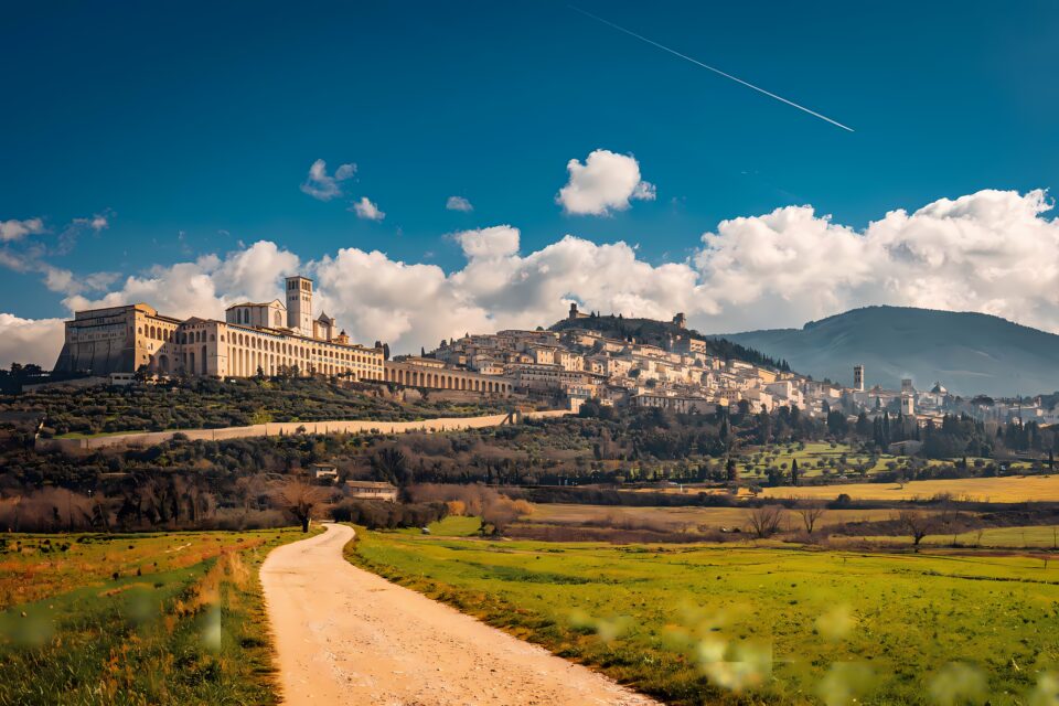 Vista Panoramica Su Assisi Che Ritrae La Basilica Di San Francesco E L